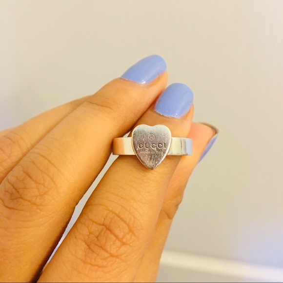 (SOLD)Gucci Heart Ring - Picture 3 of 8
